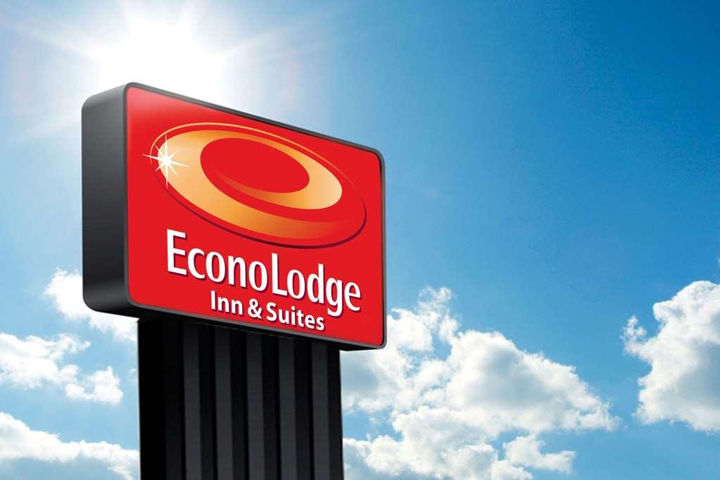 Econo Lodge Inn & Suites Greenbrier Buitenkant foto