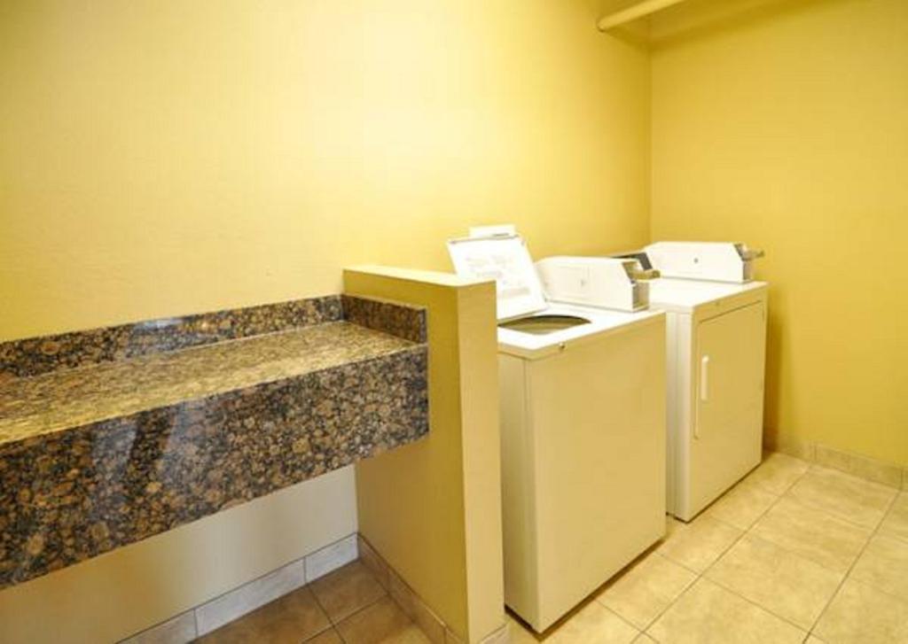 Econo Lodge Inn & Suites Greenbrier Buitenkant foto