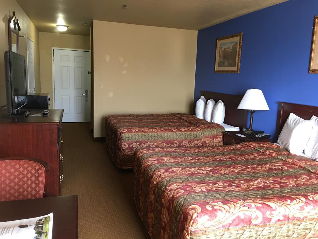 Econo Lodge Inn & Suites Greenbrier Buitenkant foto