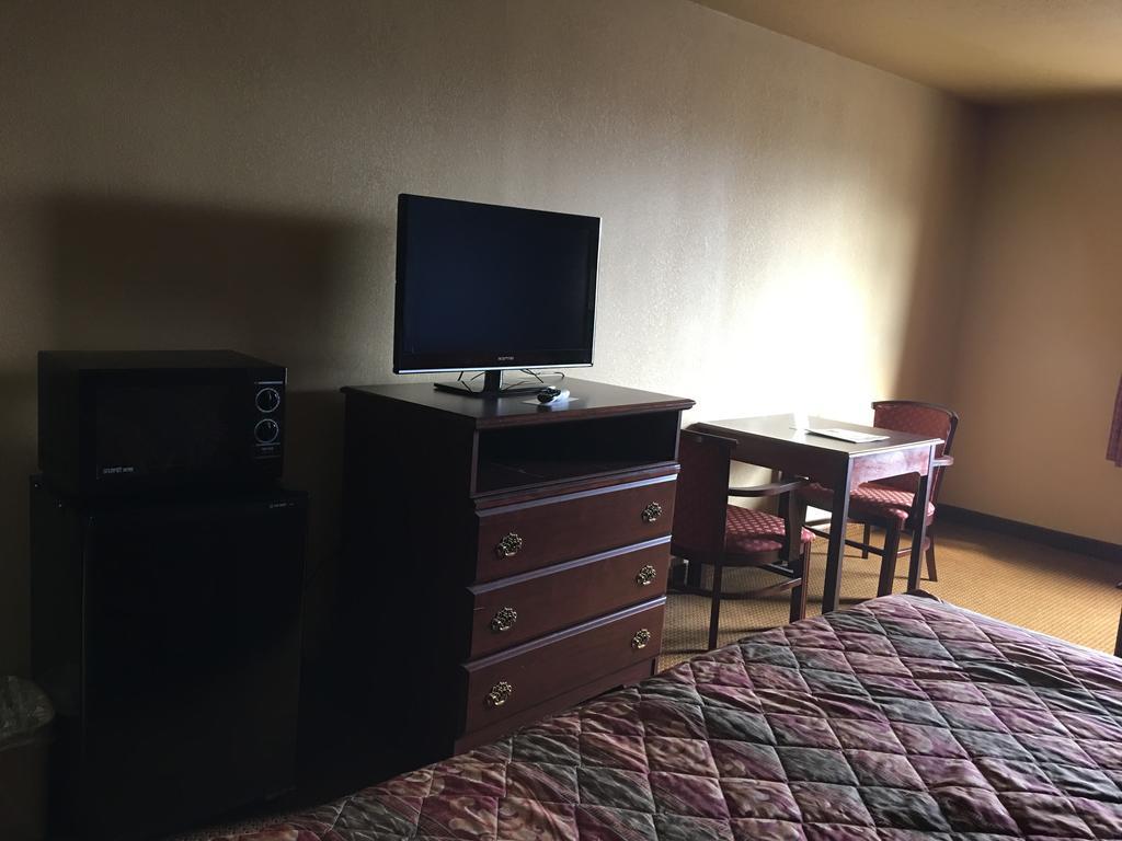 Econo Lodge Inn & Suites Greenbrier Buitenkant foto