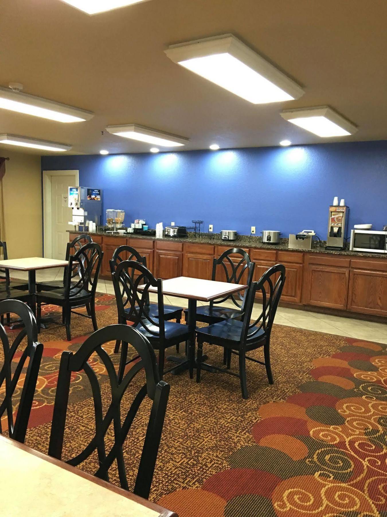 Econo Lodge Inn & Suites Greenbrier Buitenkant foto