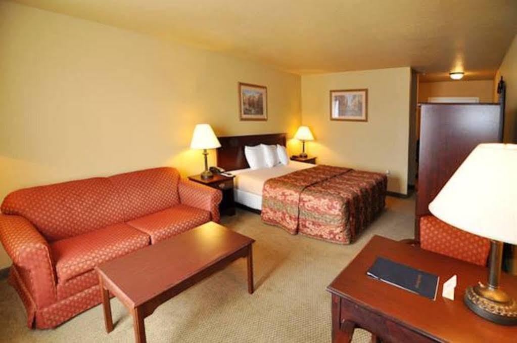 Econo Lodge Inn & Suites Greenbrier Buitenkant foto