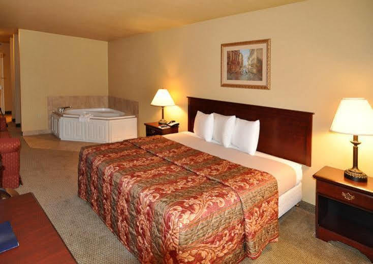 Econo Lodge Inn & Suites Greenbrier Buitenkant foto